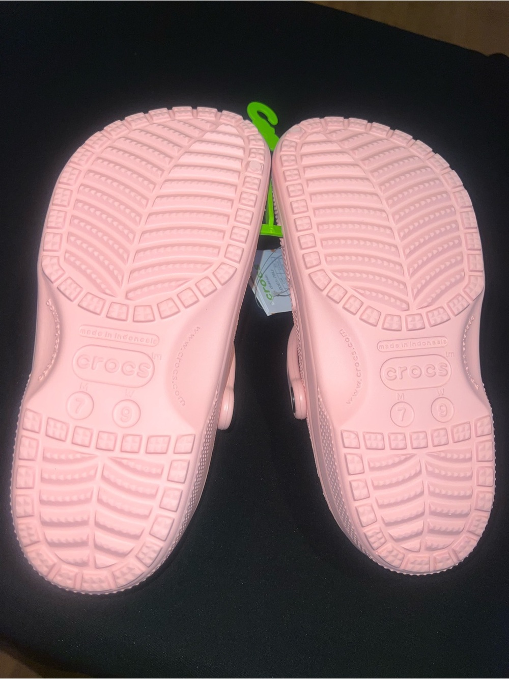Crocs Classic - Pink size us 7m-9w - Picture 4 of 7